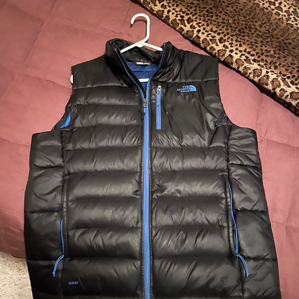 The North Face Men's 550 Black Vest with Blue Accents